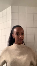 Ladda och spela upp video i Gallerivisaren, Kinky curly
